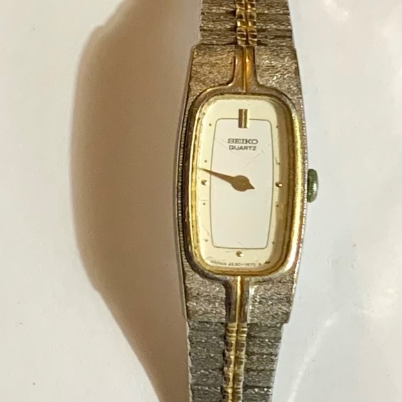 Vintage Seiko Gold Tone Ladies Dress Watch 1992 2E20-6319